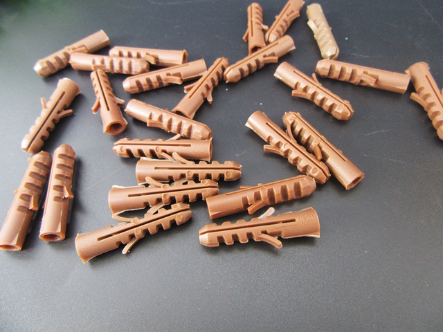 500Pcs Wing Type Easy Fix Brown Nylon Wall Plugs Screw - Click Image to Close