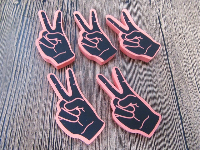 48Pcs Hand Sign Eraser Student Stationery Wholesale - Click Image to Close