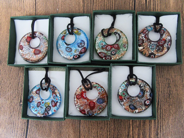 12Pcs Glaze Foil Pendant Necklace Assorted Green Gift Box - Click Image to Close