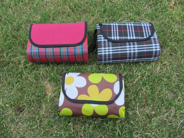 1X Foldable Camping Blanket Picnic Beach Mat Moisture-Resistant 1X Foldable Camping Blanket Picnic Beach Mat Moisture-Resistant