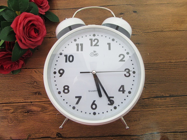 1X Gaint White Classic Bedside Clock Alarm Clock - Click Image to Close
