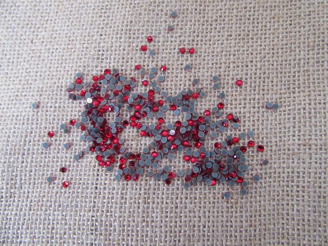 7500Pcs Red Round Facted Flatback Rhinestone 3mm Dia. - Click Image to Close