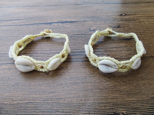 12X Handmade Ivory Knitted Bracelets with Shell Beads - Click Image to Close