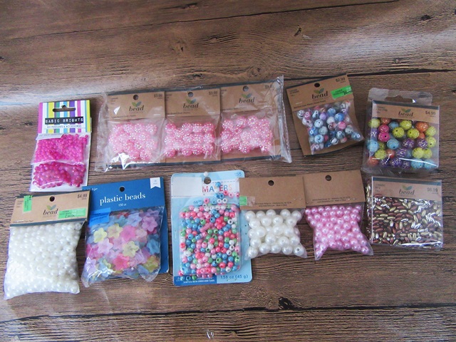 12Sheets Plastic Loose Beads Assorted Retail Package - Click Image to Close