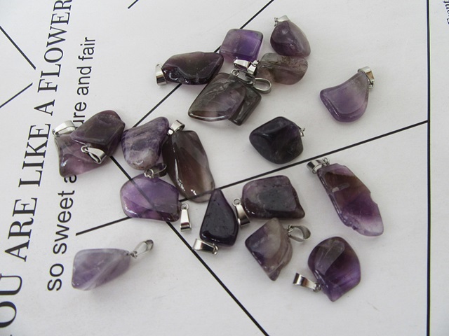 50 Charms Irregular Amethyst Beads Pendants - Click Image to Close