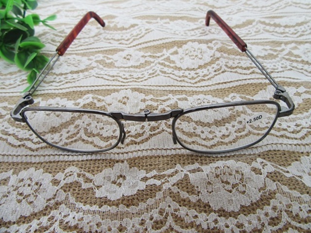 1Pc Clear Folding Foldable Reading Glasses 250+ with Case 1Pc Clear Folding Foldable Reading Glasses 250+ with Case