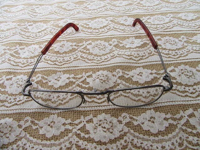 1Pc Clear Folding Foldable Reading Glasses 100+ with Case 1Pc Clear Folding Foldable Reading Glasses 100+ with Case