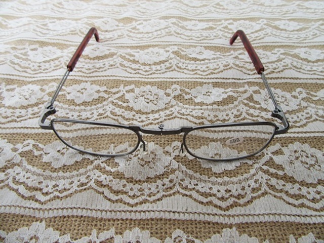 1Pc Clear Folding Foldable Reading Glasses 225+ with Case 1Pc Clear Folding Foldable Reading Glasses 225+ with Case