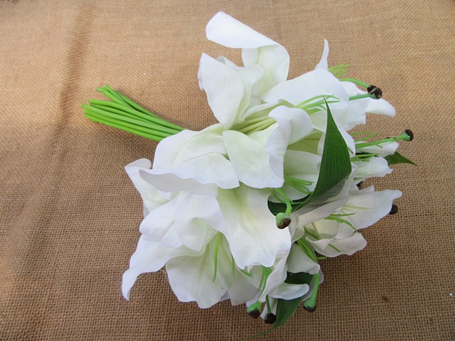1Bundle of 14 Lily Bridal Bouquet Holding Flowers Wedding Favor - Click Image to Close