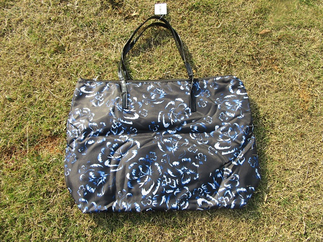 2Pcs Tote Black Bag Flower Design Woman Hand Bag Shoulder Bag - Click Image to Close