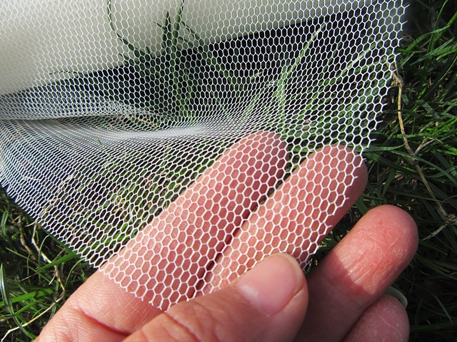 1Roll x 18Yards White Nylon Mesh Plant Protect or Tulle Wedding - Click Image to Close
