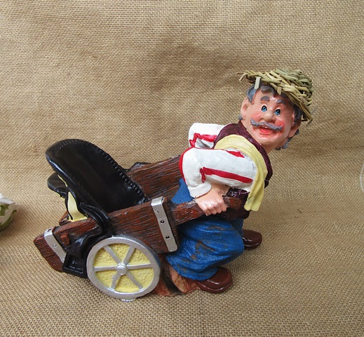 1Pc Farm Worker Statue Figures Decoration Room Display - Click Image to Close