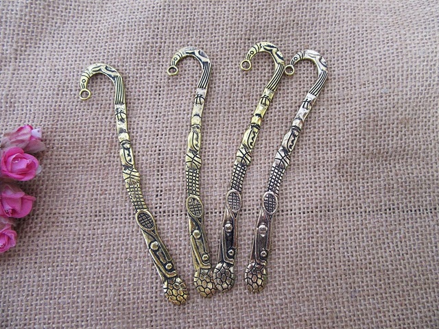 20Pcs Golden Color Sporty Design Carved Hook Metal Bookmarks 20Pcs Golden Color Sporty Design Carved Hook Metal Bookmarks