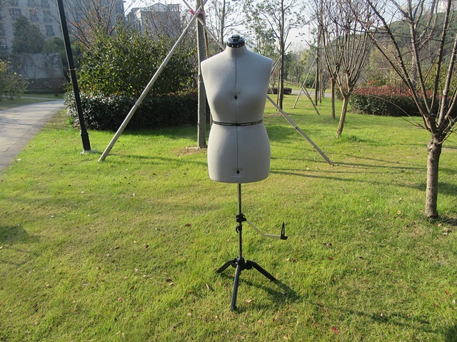 1Set Deluxe Dress Fit Female Half Body Mannequin Tri-Pod Stand D