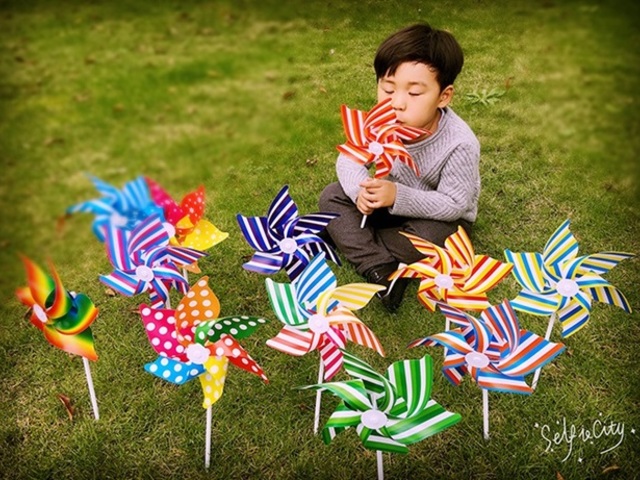 50 Plastic Stripe Colourful Flower DIY Windmill Outdoor Toys