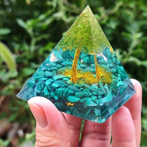 1Pc Green Crystal Pyramid Life Tree Chakra Energy Orgone Stone - Click Image to Close
