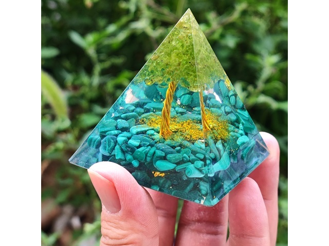 1Pc Green Crystal Pyramid Life Tree Chakra Energy Orgone Stone - Click Image to Close