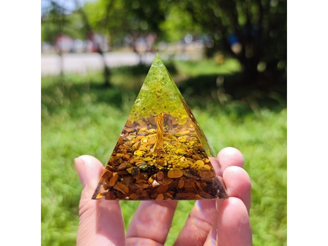 1Pc Tiger Eye Crystal Pyramid Life Tree Chakra Energy Orgone - Click Image to Close