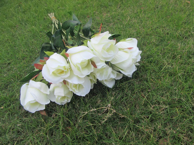 12Pcs White Rose Artificial Flower Wedding Bouquet Party Decor - Click Image to Close