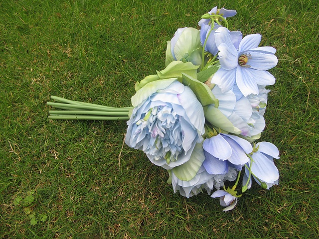 1Bunch x 8Pcs Light Blue Artificial Silk Flower Peony Bridal Wed - Click Image to Close