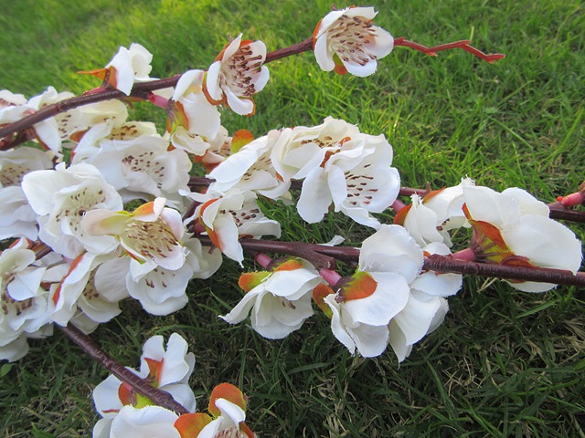 2Pcs Plum Blossom Artificial Flower Home Decoration - White - Click Image to Close