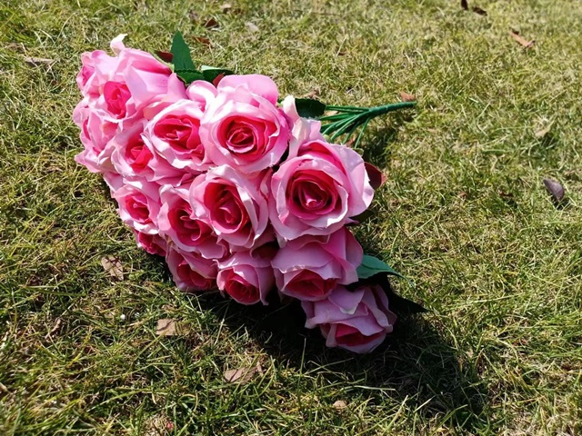 1Bunch x 18 Head Rose Artificial Flower Bouquet Party Home Decor - Click Image to Close