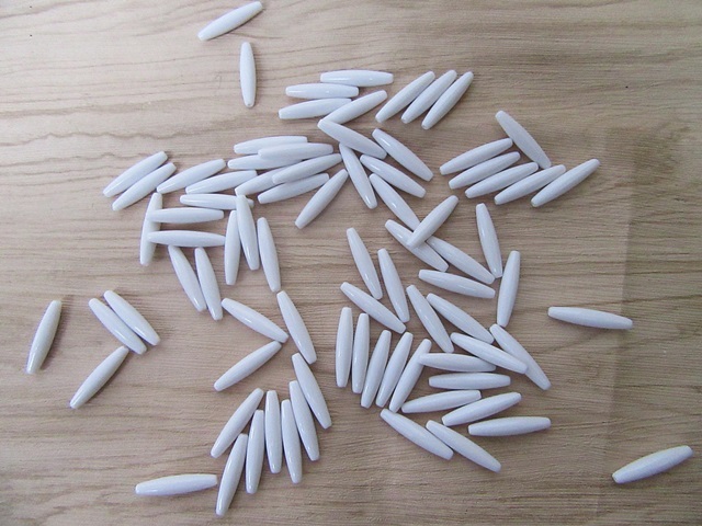 500g (870cs) White Faux Rice Beads Loose Beads 6x27mm 500g (870cs) White Faux Rice Beads Loose Beads 6x27mm