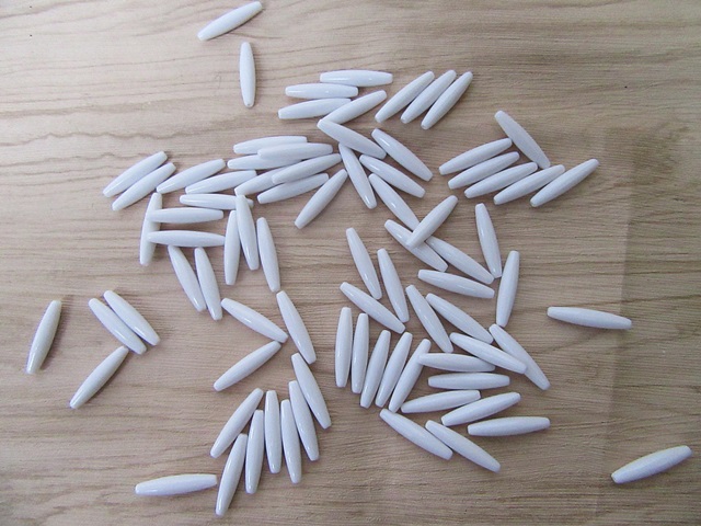 500g (870cs) White Faux Rice Beads Loose Beads 6x27mm - Click Image to Close