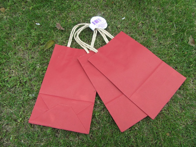 24 Bulk Kraft Paper Gift Carry Shopping Bag 21.5x14x7cm Red - Click Image to Close