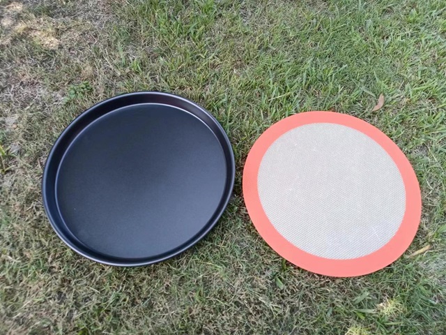 1Set Round Bread Pan with Baking Screen Baking Mat Cake Pan 1Set Round Bread Pan with Baking Screen Baking Mat Cake Pan