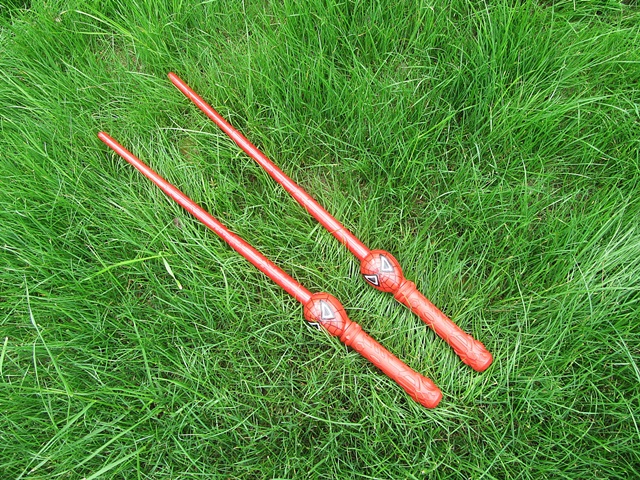 2Pcs Flashing Light-up Spiderman Telescopic Laser Sword W/Sound 2Pcs Flashing Light-up Spiderman Telescopic Laser Sword W/Sound