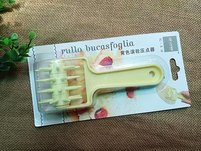 1Pc Dough Docker Pastry Roller with Spikes Rolling Pin for Pizza 1Pc Dough Docker Pastry Roller with Spikes Rolling Pin for Pizza