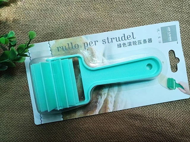 1Pc Biscuit Cookie Cutter Roller DIY Dough Baking Accessory 1Pc Biscuit Cookie Cutter Roller DIY Dough Baking Accessory