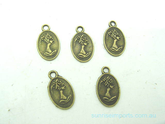 500 Queen Elizabeth Feng Shui Oval Coin Pendants - Click Image to Close