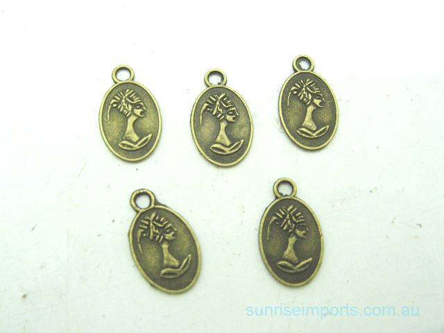 500 Queen Elizabeth Feng Shui Oval Coin Pendants