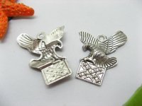 20pcs Thinking Hawks and Flag Pendants yw-ac-mp7
