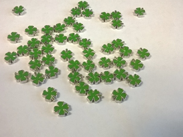 50 pcs GREEN FLOWER floating charm